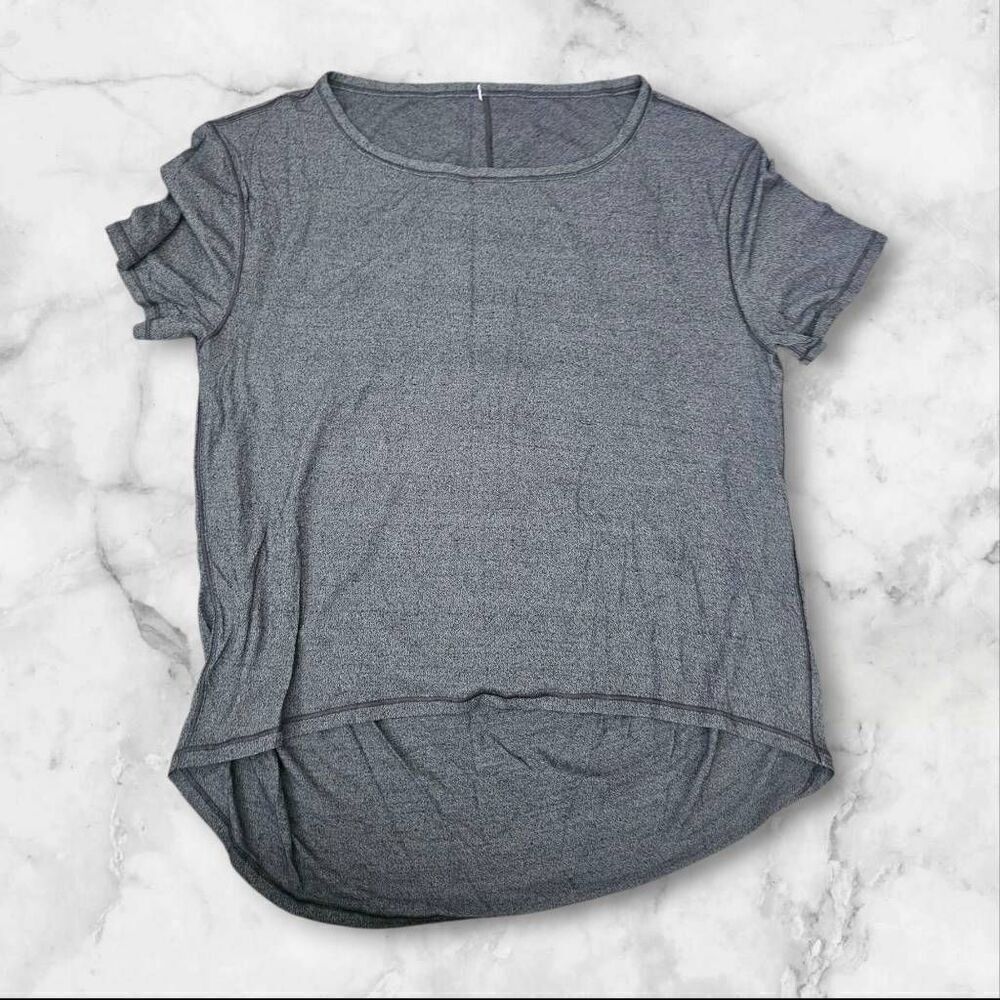 Lululemon Size 6 Gray Short Sleeve Shirt